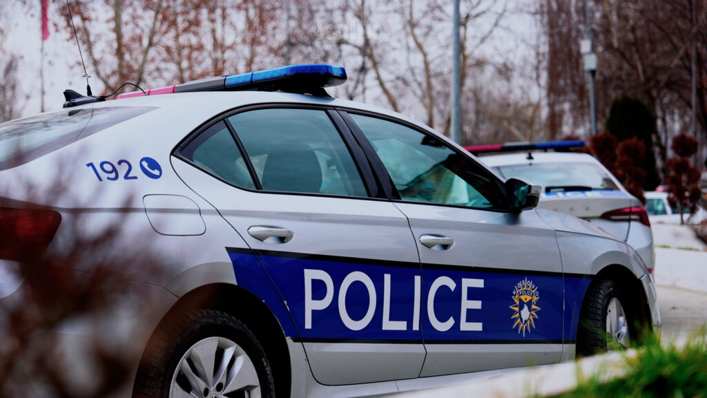 Përleshje mes familjarëve, intervenon policia