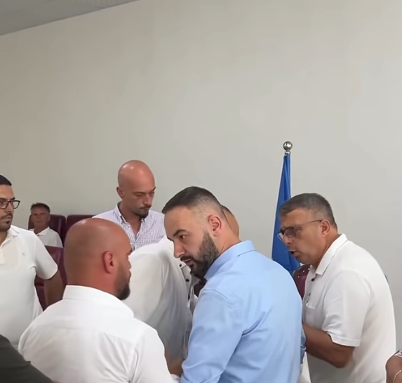“Cila parti bre? Trus bon aty” – Përplasje e ashpër verbale mes asamblistëve të LDK-së dhe VV-së në Gjilan