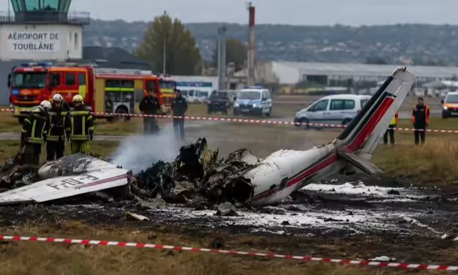 Rrëzohet aeroplani në Francë, vďesin 11 persona