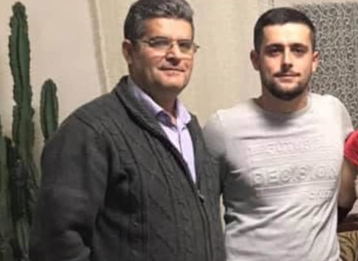 Ishin duke pastruar veturën në oborr, detaje nga trag’jeďia në Deçan ku vďiqën babë e bir