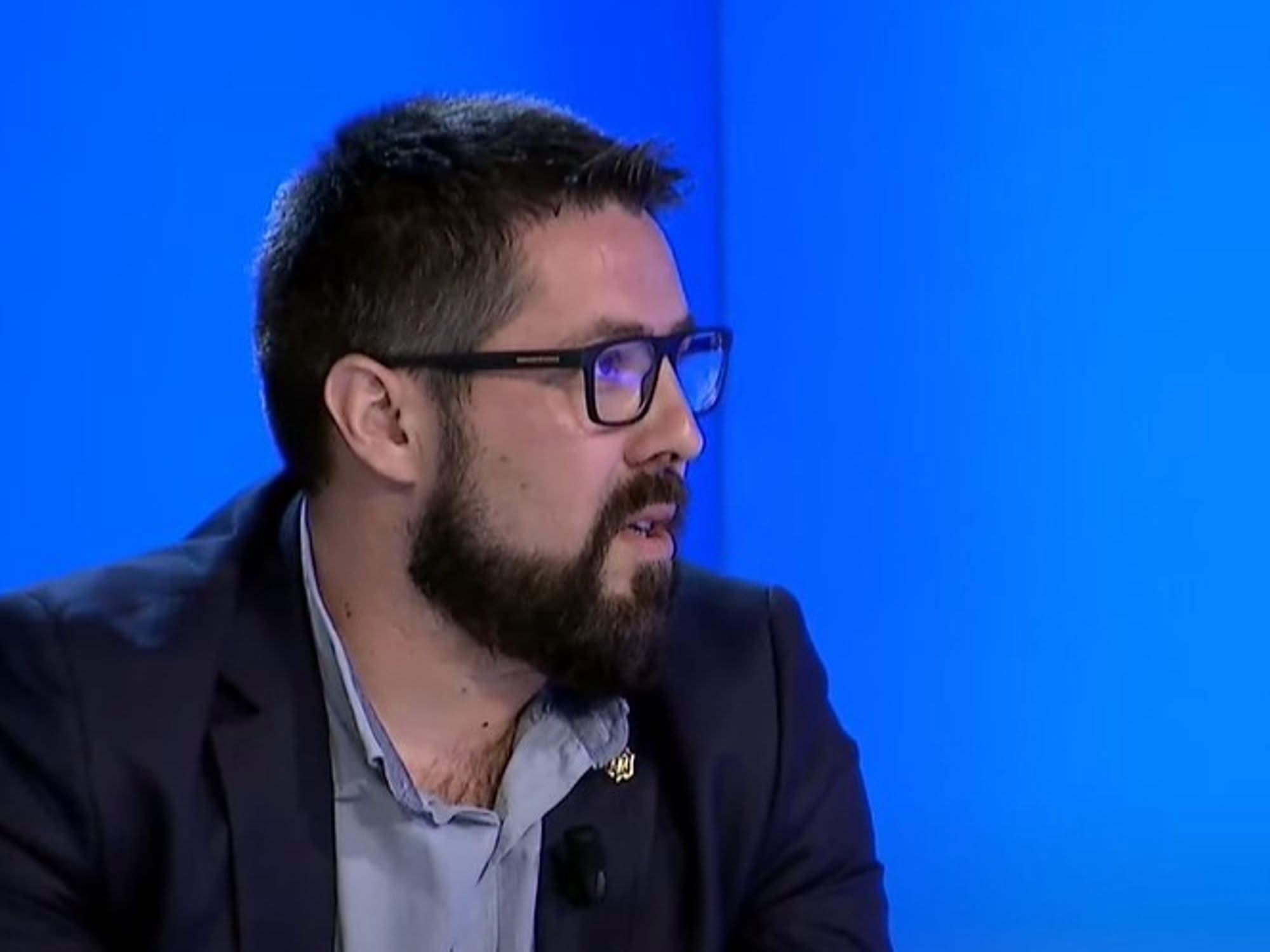 Krasniqi zbulon mesazhin e Kurtit për mikun e tij: Nipi yt që po del në listën e PDK-së e meriton me vra