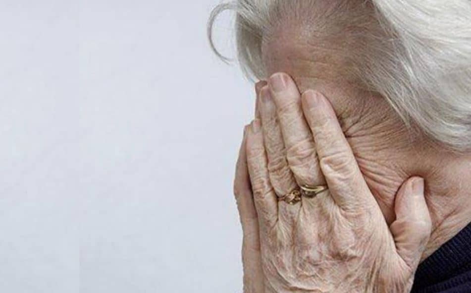 E rëndë: 17-vjeçari e goďet me grusht nënën dhe zhduket