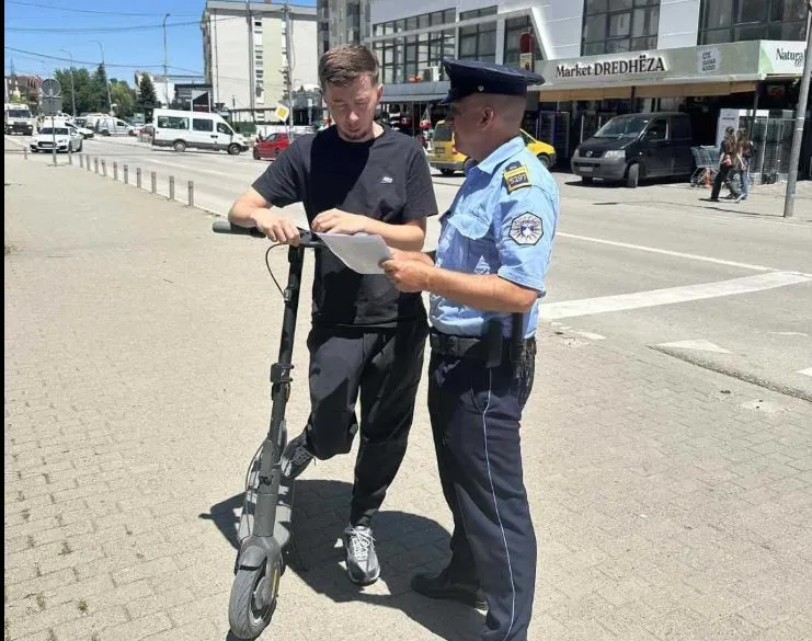 Trotinetët ndalohen në shesh, policia me gjoba të ashpra