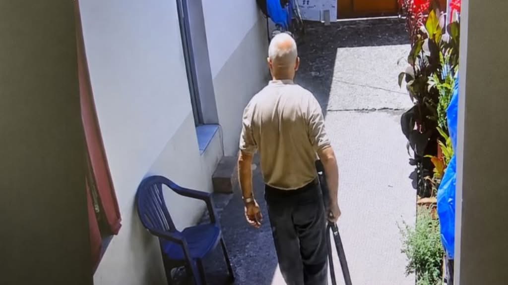 Momenti kur burri merr ar’mën dhe vr.et gruan