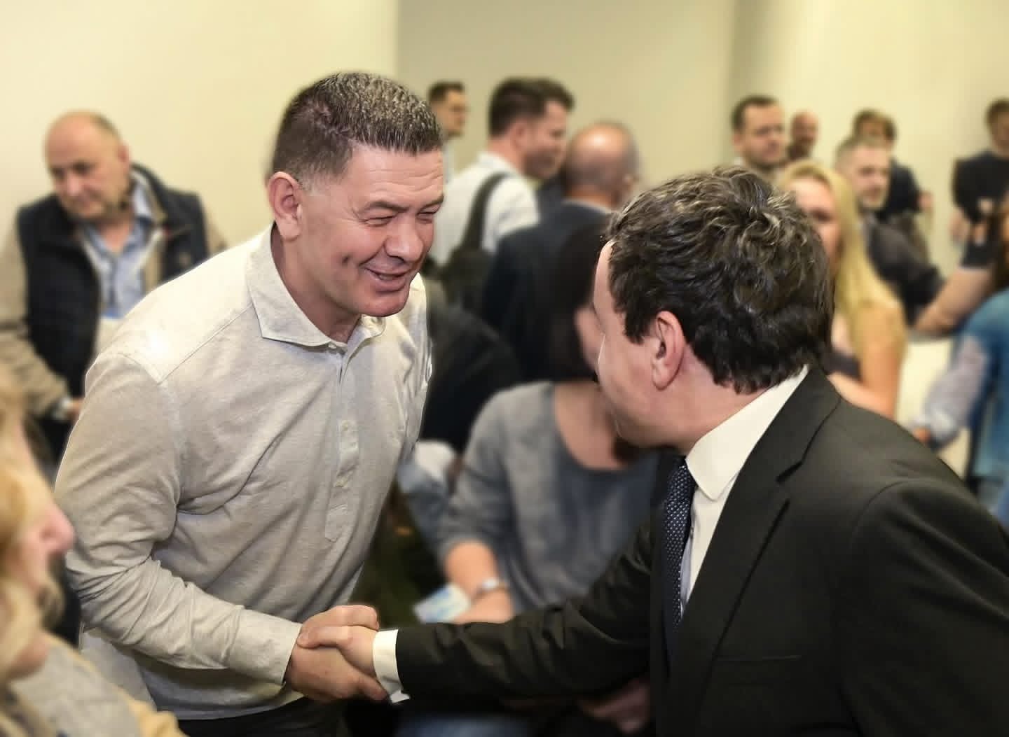 Pas takimeve me PDK-në dhe LDK-në, vjen reagimi i Luan Krasniqit ndaj Kurtit