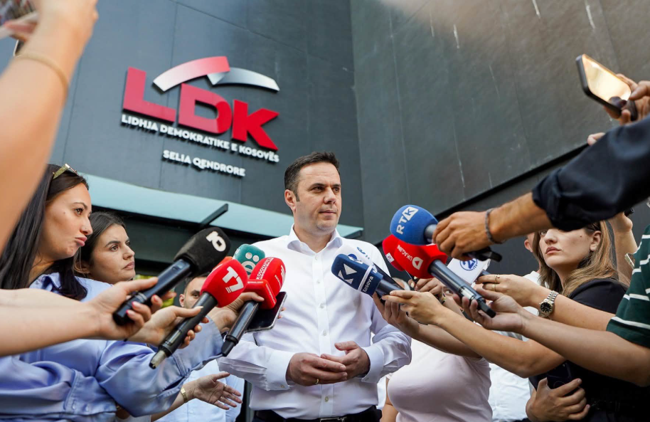 Nisma për shkarkimin e Abdixhikut, dorëzohen nënshkrimet për thirrjen e Kuvendit të jashtëzakonshëm të LDK-së
