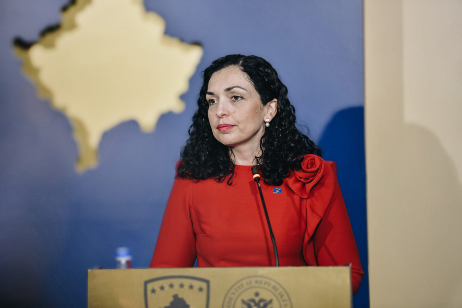 Deputeti i VV-së thotë se Vjosa Osmani nuk i plotëson kriteret për një presidente konsensuale