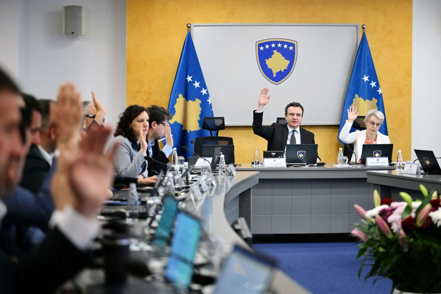 Qeveria në detyrë ndan mbi 255 mijë euro