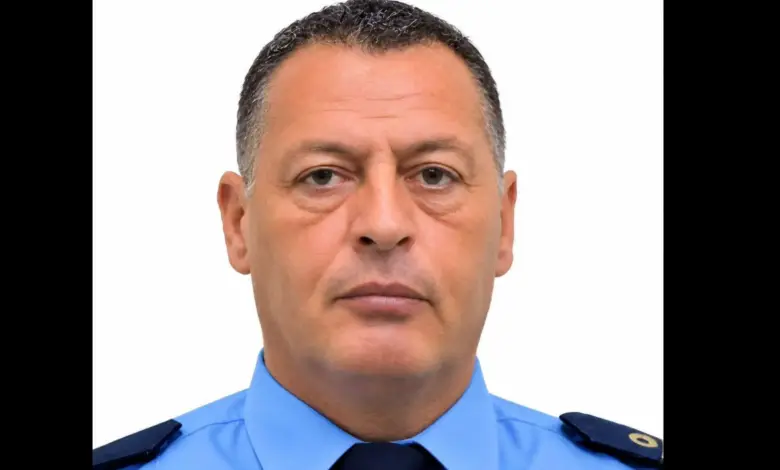 Vdes zyrtari policor
