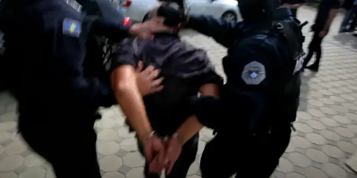 Gjakovari e rrah vëllanë e tij, e bën për spital