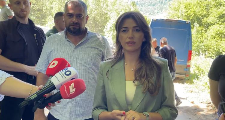 Haxhiu nga gërmimet në Zubin Potok: Ne po i kërkojmë të zhdukurit, Vuçiq vazhdon t’i mohojë krimet