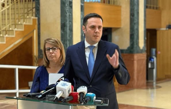 Hykmete Bajrami del me reagim pas Kuvendit të LDK-së