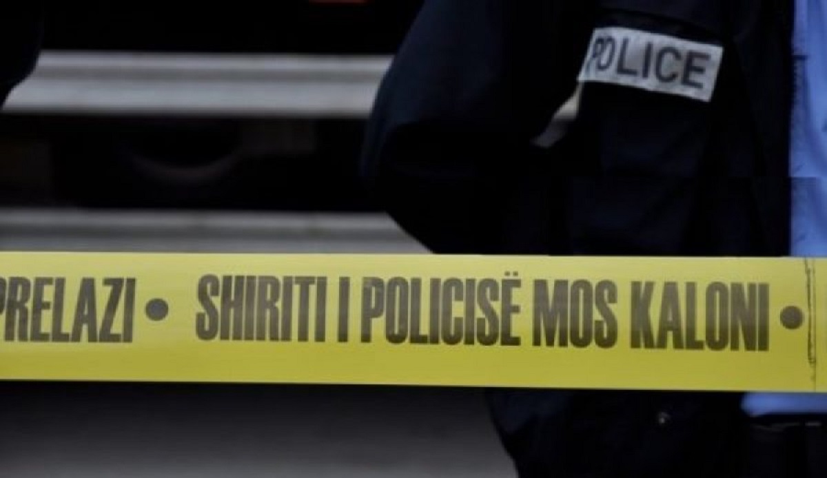 E rëndë, babai e qëllon me armë zjarri djalin e tij