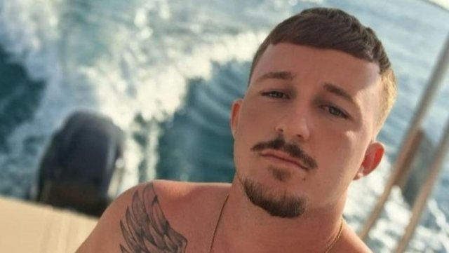 Sherr për motive xhelozie, 24-vjeçari vriťet me thikë