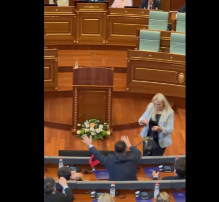 “M*ta, m*ta”, Time Kadrijaj sulmon me vezë Albin Kurtin