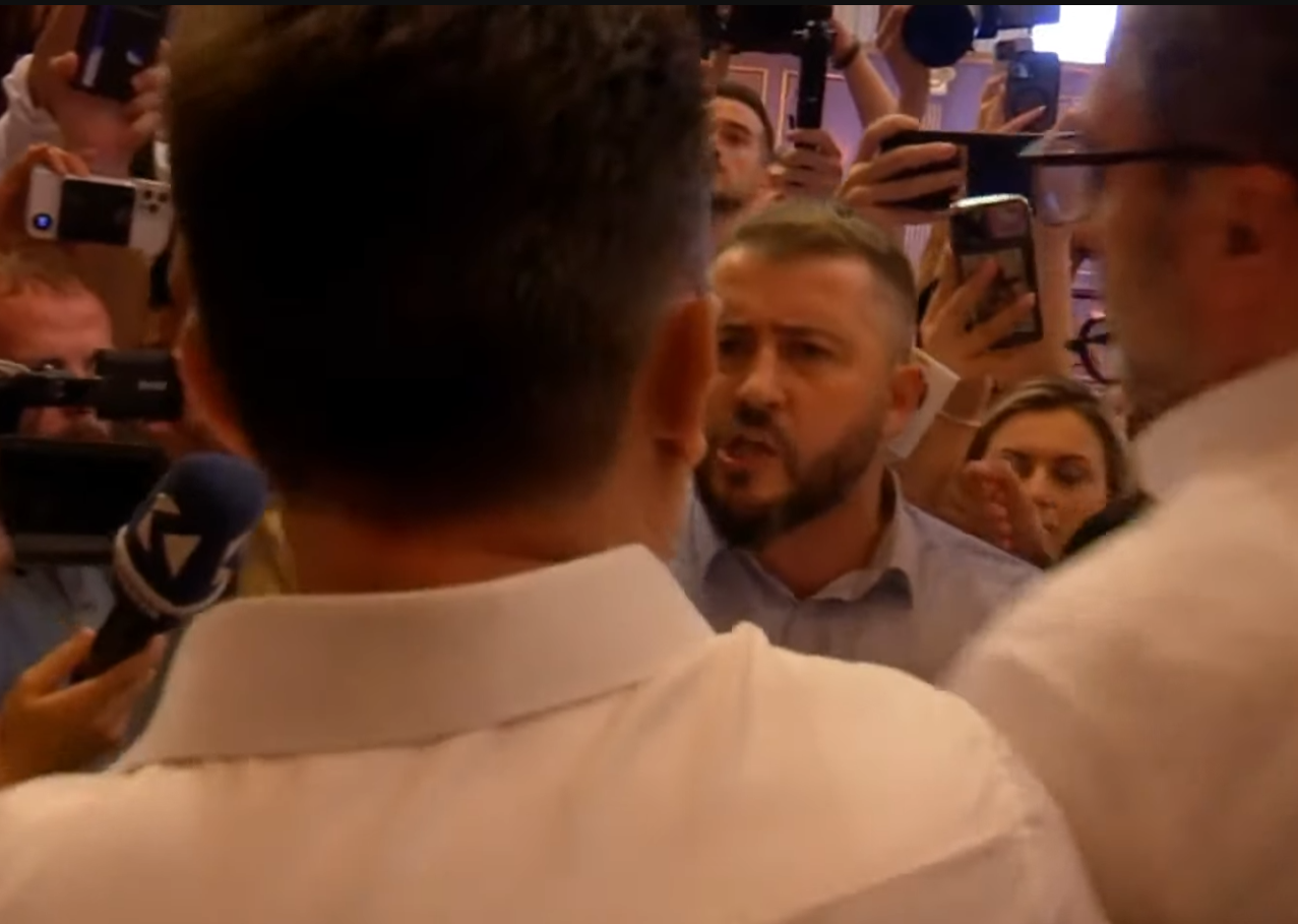 Përplasje fizike mes Mërgim Lushtakut, Adnan Rrustemit e Ardian Golës