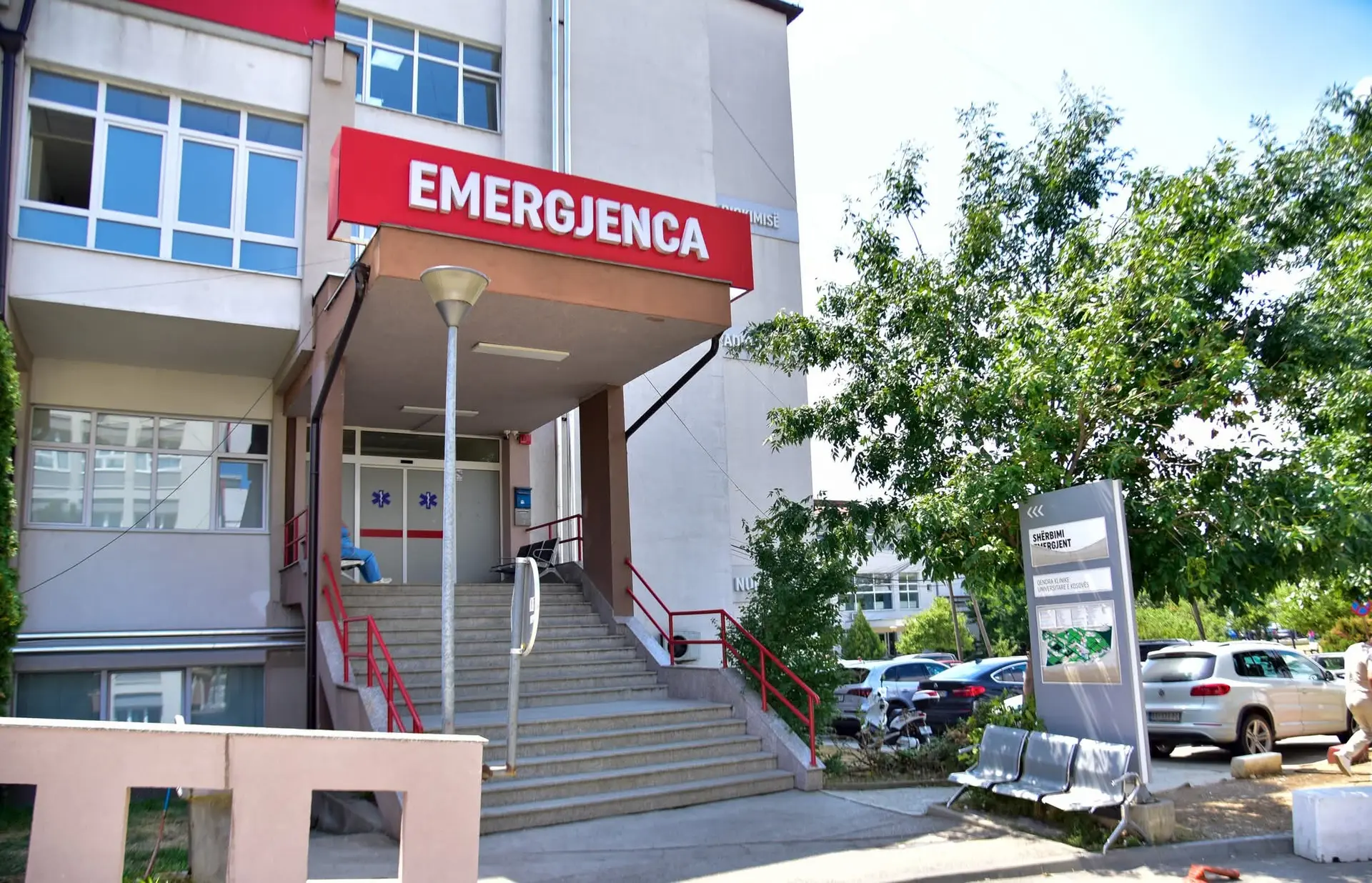 Tronditëse në Podujevë: I mituri qëllon aksidentalisht vëllanë 10-vjeçar me kallash