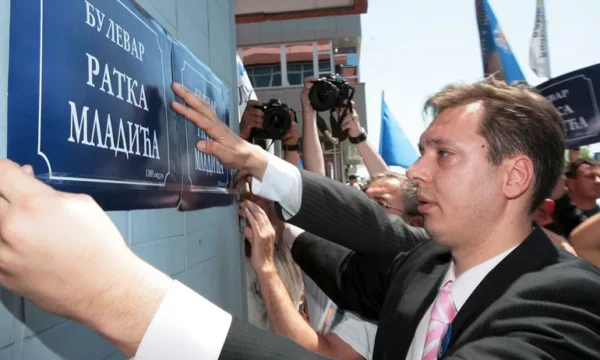 Vuçiç kërkon “varrim dinjitoz” për Ratko Mladiqin